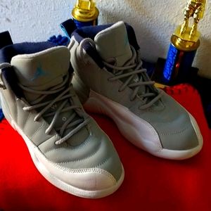 To make money to buy new shoes